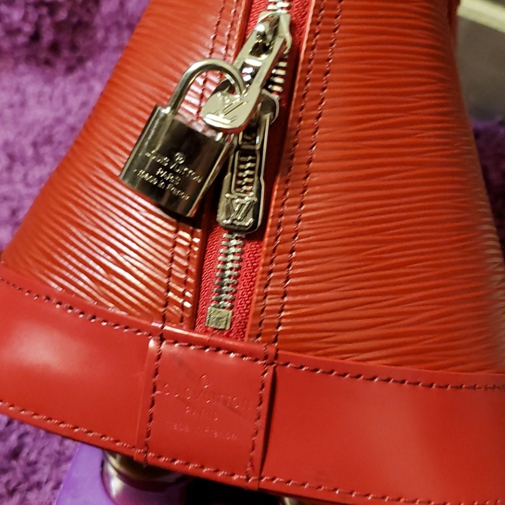 Louis Vuitton Epi Alma GM - Picture 8 of 16